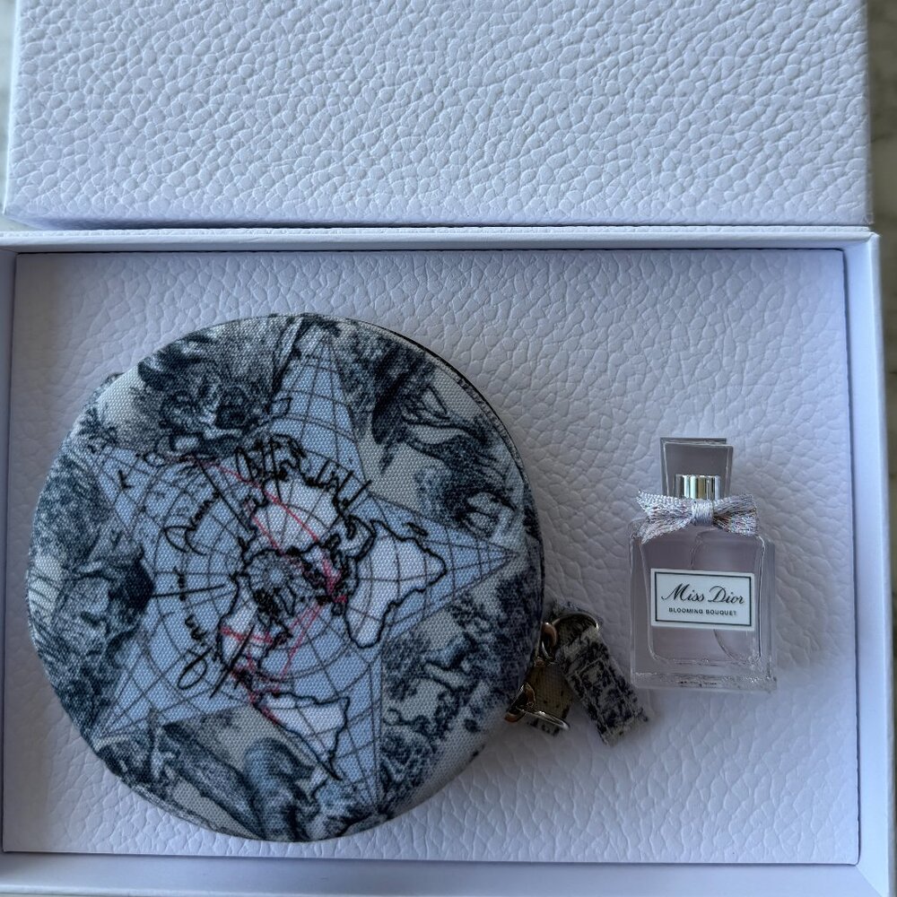 Dior Gift Set - Picture 2 of 5